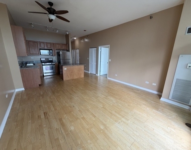 1600 S Indiana Avenue - Photo Thumbnail 7