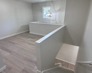 3305 Halifax Drive - Photo Thumbnail 10