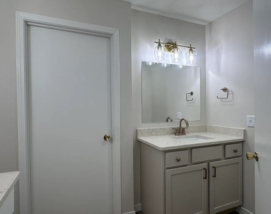 3305 Halifax Drive - Photo Thumbnail 8