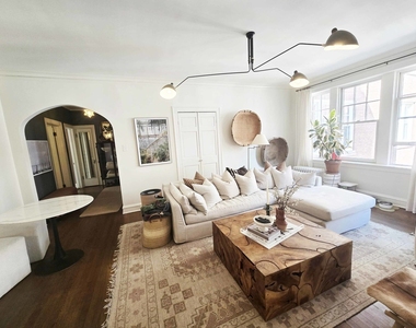 736 Hinman Avenue - Photo Thumbnail 3