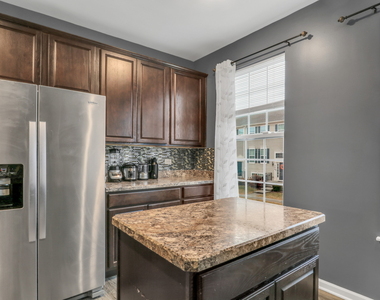 214 Lionel Drive - Photo Thumbnail 12