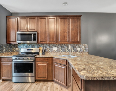 214 Lionel Drive - Photo Thumbnail 9