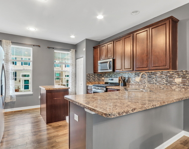 214 Lionel Drive - Photo Thumbnail 8