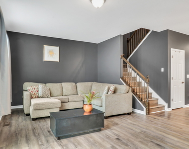 214 Lionel Drive - Photo Thumbnail 5