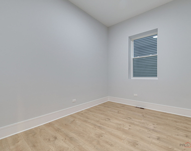 1746 N California Avenue - Photo Thumbnail 9