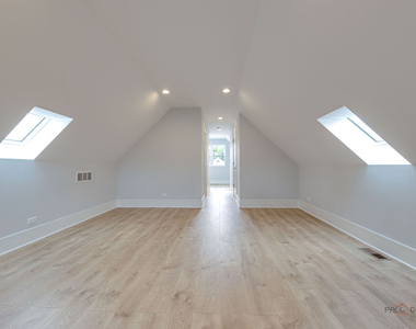 1746 N California Avenue - Photo Thumbnail 13