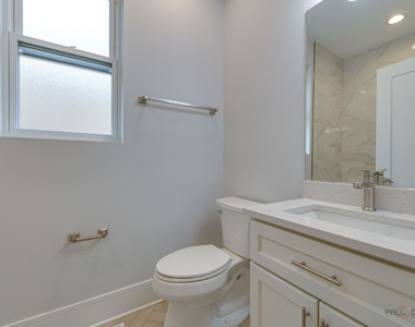 1746 N California Avenue - Photo Thumbnail 10