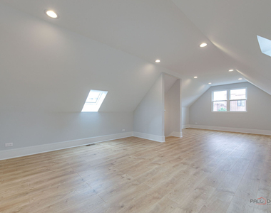 1746 N California Avenue - Photo Thumbnail 14