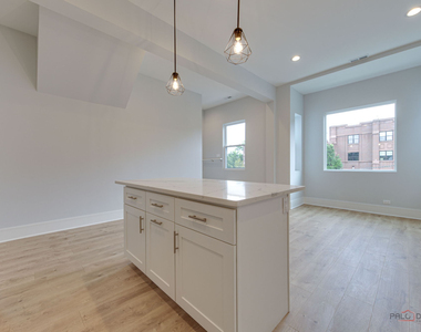 1746 N California Avenue - Photo Thumbnail 6