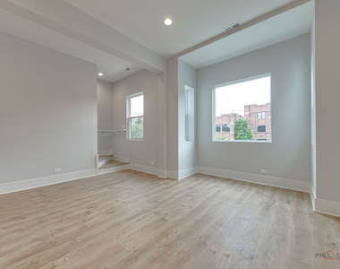 1746 N California Avenue - Photo Thumbnail 2