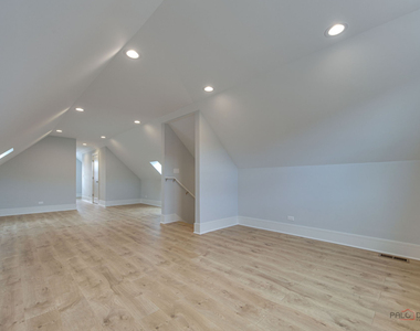 1746 N California Avenue - Photo Thumbnail 15