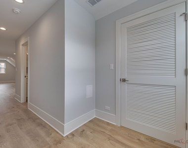 1746 N California Avenue - Photo Thumbnail 7
