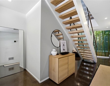 715 Ralph Mcgill Boulevard Ne - Photo Thumbnail 2