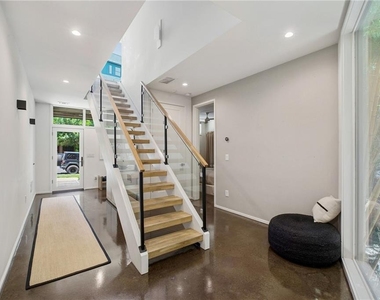 715 Ralph Mcgill Boulevard Ne - Photo Thumbnail 3