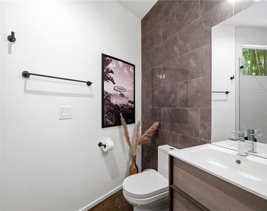 715 Ralph Mcgill Boulevard Ne - Photo Thumbnail 6