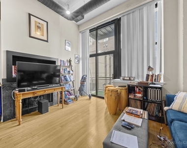 547 S Clark Street - Photo Thumbnail 2