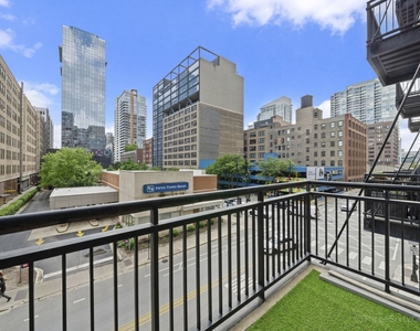 547 S Clark Street - Photo Thumbnail 4