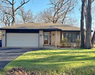 2041 E Gaisor Drive - Photo Thumbnail 1