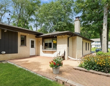 2041 E Gaisor Drive - Photo Thumbnail 4