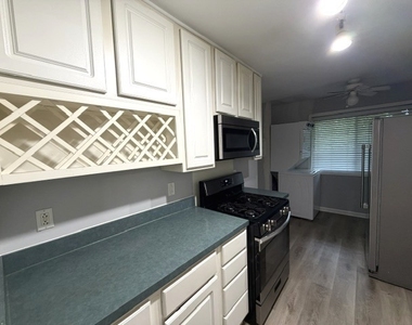 1985 Tall Oaks Drive - Photo Thumbnail 4