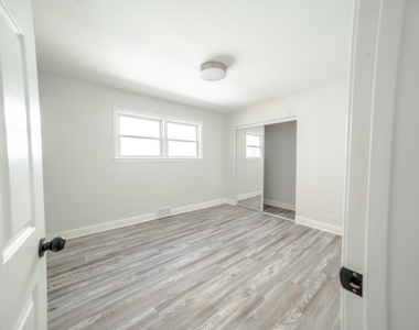 2242 N Lavergne Avenue - Photo Thumbnail 12