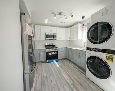 2242 N Lavergne Avenue - Photo Thumbnail 2