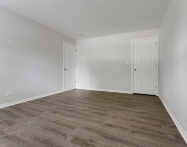 557 E Shag Bark Lane - Photo Thumbnail 6