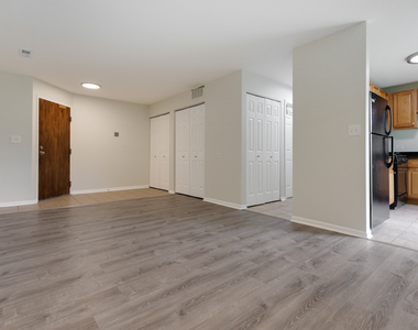 557 E Shag Bark Lane - Photo Thumbnail 2