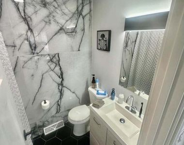 7303 W Montrose Avenue - Photo Thumbnail 14