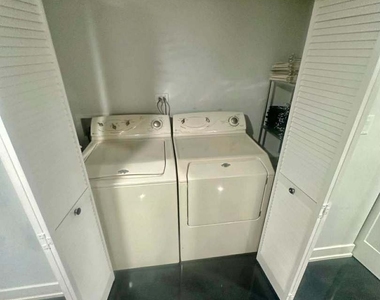 7303 W Montrose Avenue - Photo Thumbnail 12