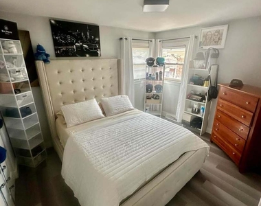 7303 W Montrose Avenue - Photo Thumbnail 13