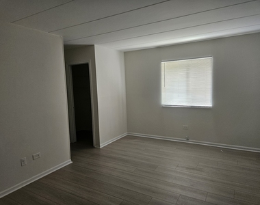 14033 S Laramie Avenue - Photo Thumbnail 10