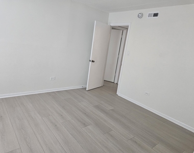 14033 S Laramie Avenue - Photo Thumbnail 8