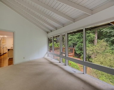130 Huntcliff Point Ne - Photo Thumbnail 8