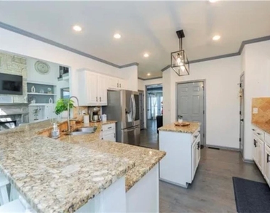 195 Creekside Park Drive - Photo Thumbnail 7