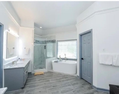 195 Creekside Park Drive - Photo Thumbnail 9