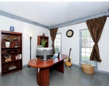 195 Creekside Park Drive - Photo Thumbnail 17