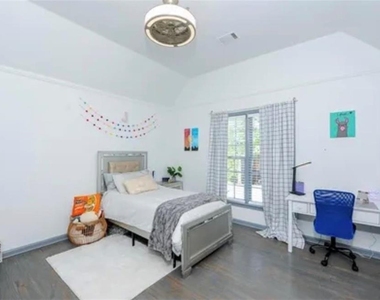 195 Creekside Park Drive - Photo Thumbnail 13