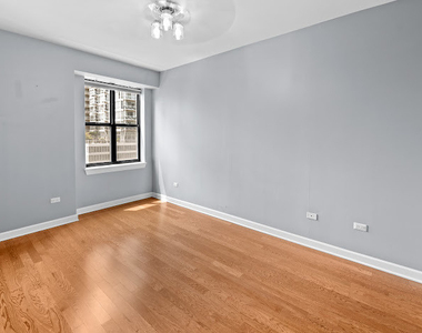 451 W Huron Street - Photo Thumbnail 11