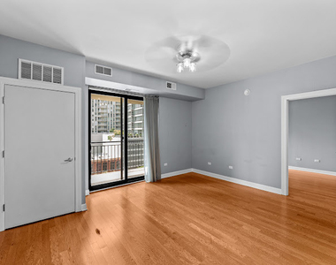 451 W Huron Street - Photo Thumbnail 7