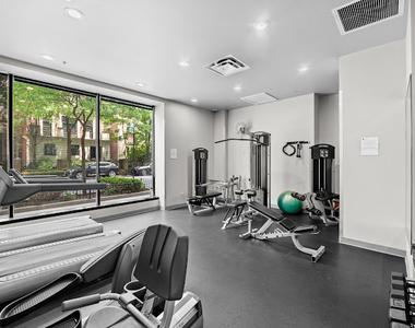 451 W Huron Street - Photo Thumbnail 2