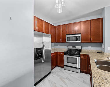 451 W Huron Street - Photo Thumbnail 5