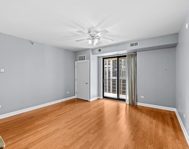 451 W Huron Street - Photo Thumbnail 8