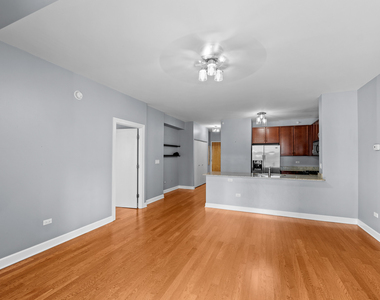 451 W Huron Street - Photo Thumbnail 3