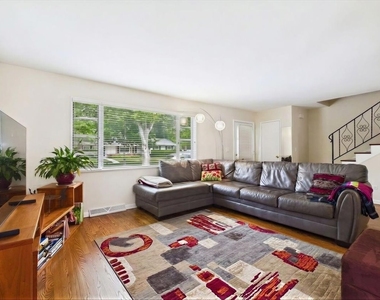 40 S Maywood Road - Photo Thumbnail 2