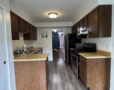 871 Cross Creek Court - Photo Thumbnail 6