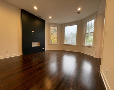 3237 N Ridgeway Avenue - Photo Thumbnail 2