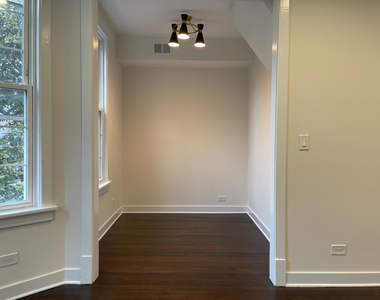 3237 N Ridgeway Avenue - Photo Thumbnail 6