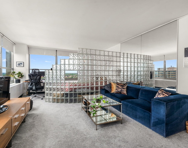 3550 N Lake Shore Drive - Photo Thumbnail 2