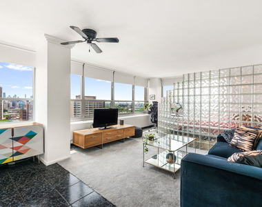 3550 N Lake Shore Drive - Photo Thumbnail 3